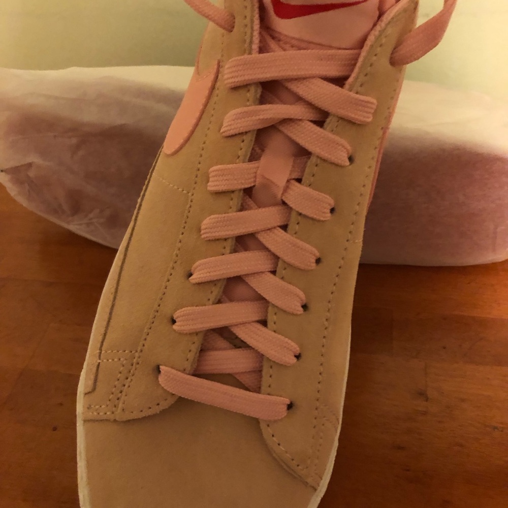 NIKE SHOES